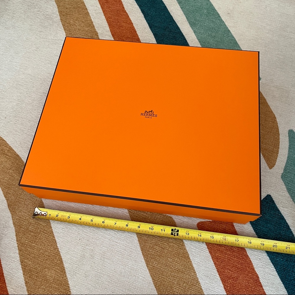 Hermes large box 18 x 15 x 4
